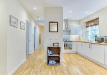The Gloucester Lane Residence - image 14