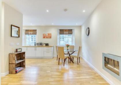 The Gloucester Lane Residence - image 2