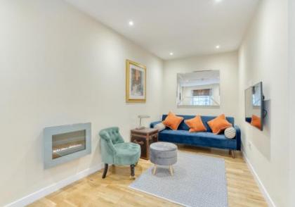 The Gloucester Lane Residence - image 4