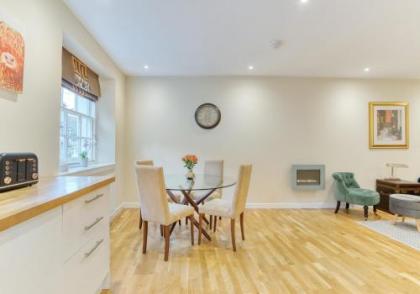 The Gloucester Lane Residence - image 5