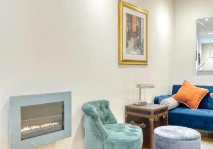 The Gloucester Lane Residence - image 6