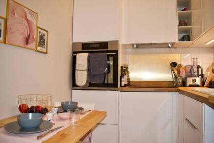 Cozy 1 Bedroom Home near the City Centre - image 11
