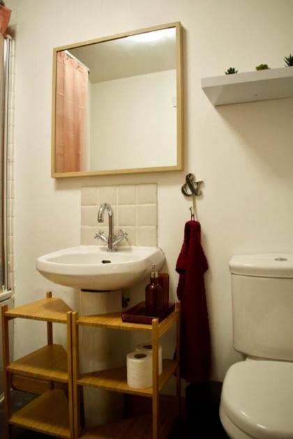 Cozy 1 Bedroom Home near the City Centre - image 14