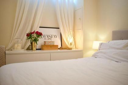 Cozy 1 Bedroom Home near the City Centre - image 2