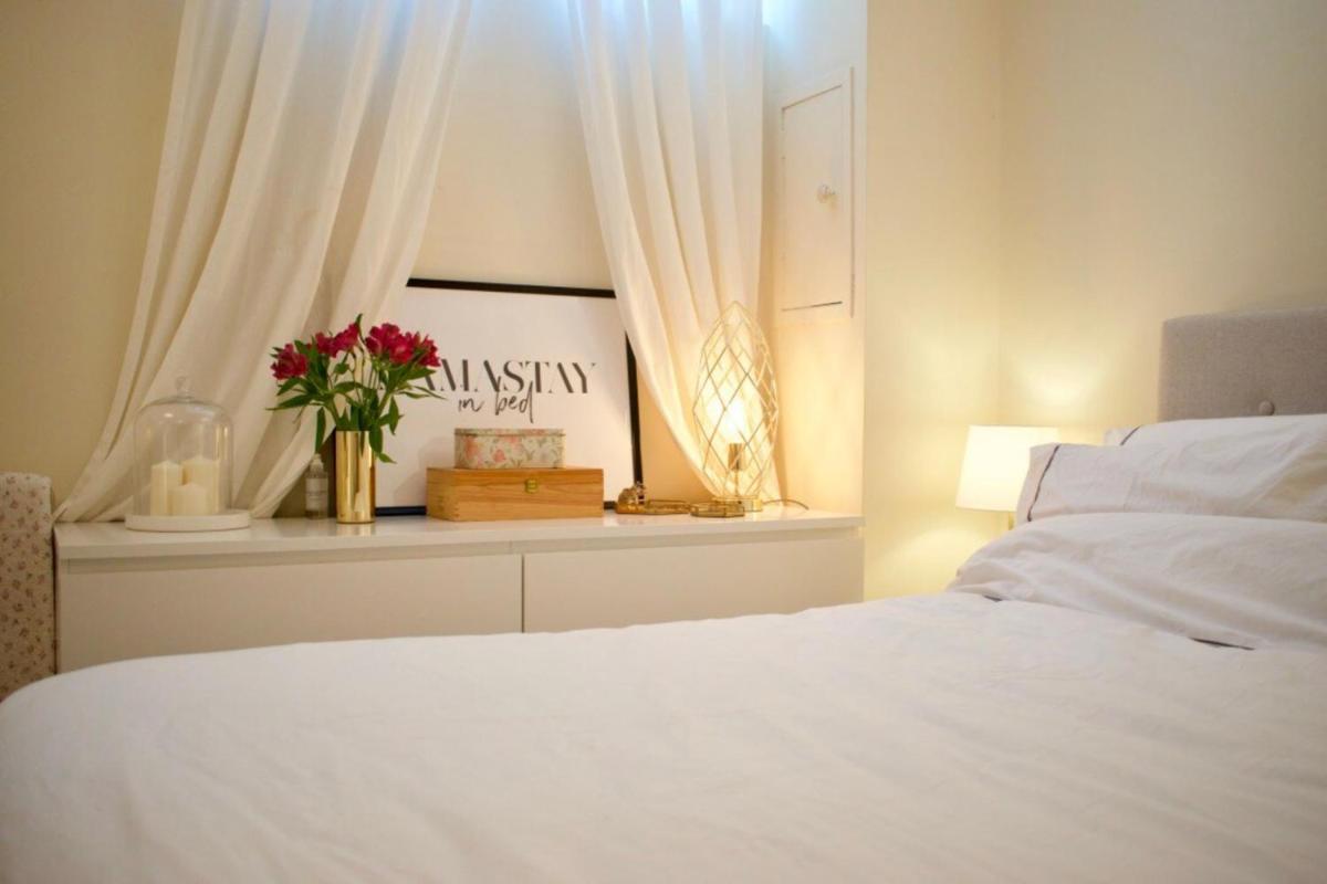 Cozy 1 Bedroom Home near the City Centre - image 2