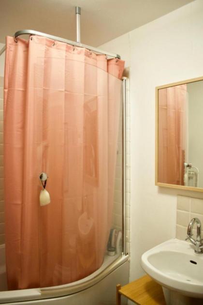 Cozy 1 Bedroom Home near the City Centre - image 4