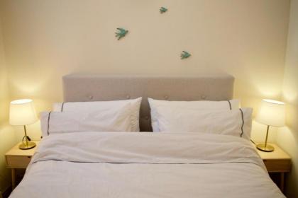 Cozy 1 Bedroom Home near the City Centre - image 9