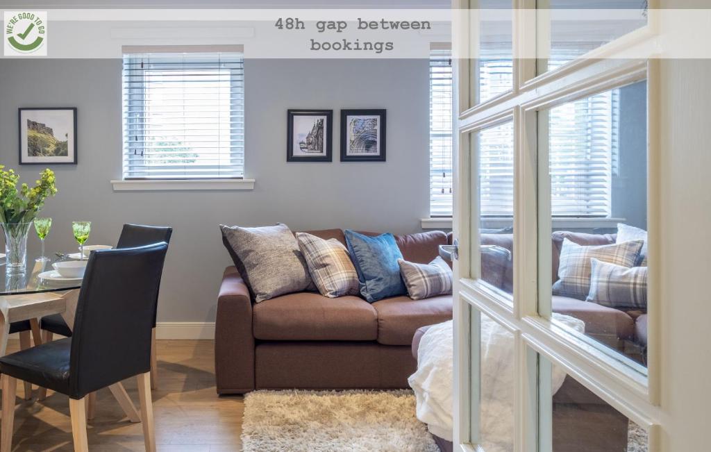The Rock View Apartment Edinburgh Old Town 2-Bedroom Terrace Lift Parking - main image