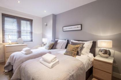 The Rock View Apartment Edinburgh Old Town 2-Bedroom Terrace Lift Parking - image 19