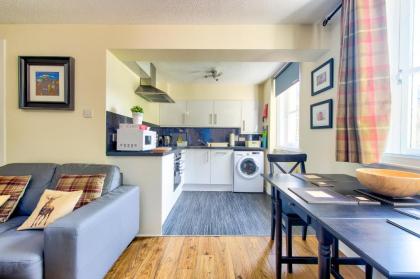 Stunning Studio Apartment Castle View - image 10