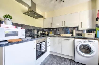 Stunning Studio Apartment Castle View - image 11