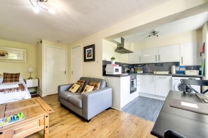 Stunning Studio Apartment Castle View - image 12