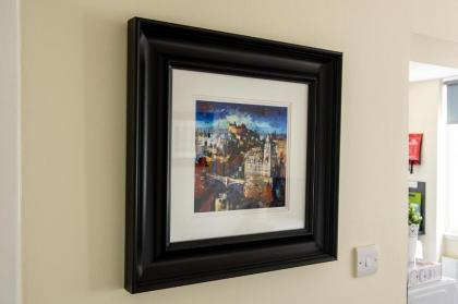 Stunning Studio Apartment Castle View - image 14