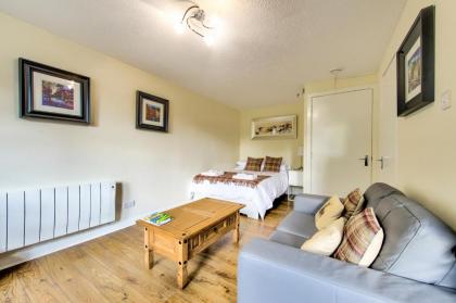 Stunning Studio Apartment Castle View - image 2