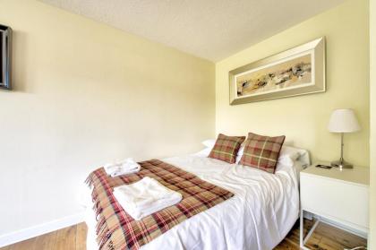 Stunning Studio Apartment Castle View - image 4