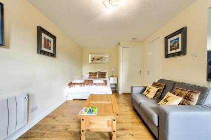 Stunning Studio Apartment Castle View - image 5