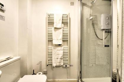 Stunning Studio Apartment Castle View - image 7