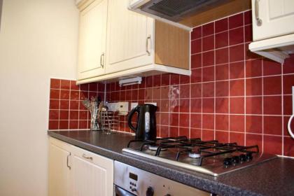 Bright and Spacious Apartment Near City Centre - image 12