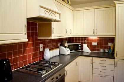 Bright and Spacious Apartment Near City Centre - image 16