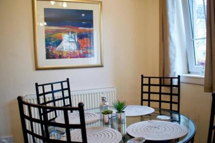 Bright and Spacious Apartment Near City Centre - image 17