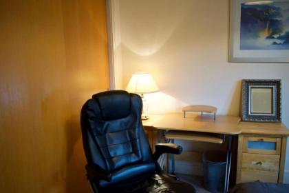 Bright and Spacious Apartment Near City Centre - image 2