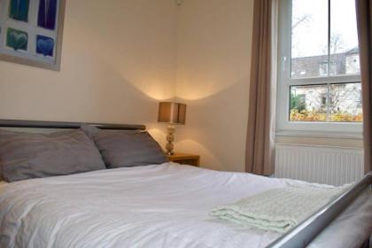 Bright and Spacious Apartment Near City Centre - image 4