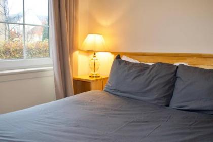 Bright and Spacious Apartment Near City Centre - image 5