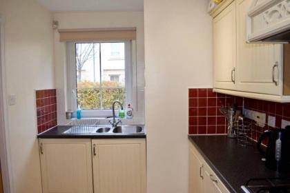 Bright and Spacious Apartment Near City Centre - image 6