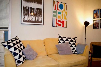 Central 3 Bedroom next to Leafy Meadows - image 11