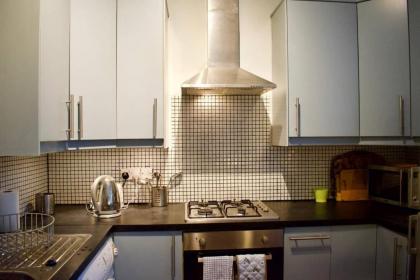 Central 3 Bedroom next to Leafy Meadows - image 2