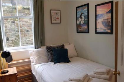 Central 3 Bedroom next to Leafy Meadows - image 9