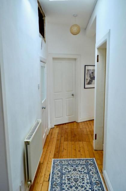 Central 2 Bedroom Flat in Edinburgh - image 12