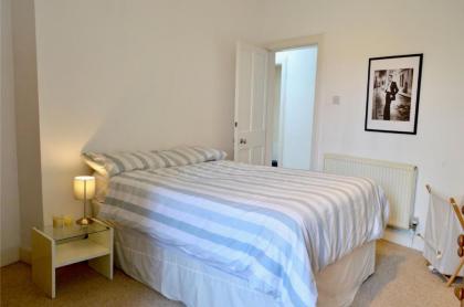 Central 2 Bedroom Flat in Edinburgh - image 3