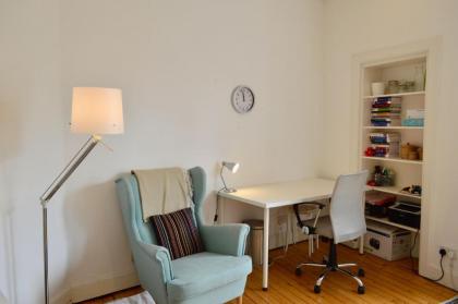 Central 2 Bedroom Flat in Edinburgh - image 4