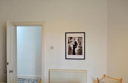 Central 2 Bedroom Flat in Edinburgh - image 9