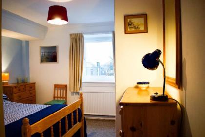 Welcoming and Homely 2 Bed in Central Location - image 13