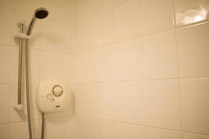 Welcoming and Homely 2 Bed in Central Location - image 16