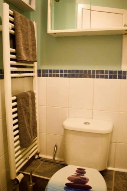 Welcoming and Homely 2 Bed in Central Location - image 20