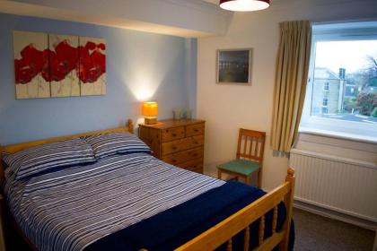 Welcoming and Homely 2 Bed in Central Location - image 4