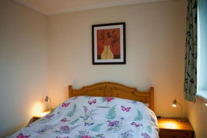 Welcoming and Homely 2 Bed in Central Location - image 8