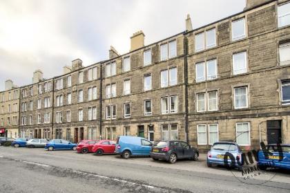 Edinburgh Luxury Central Apartment w/ Free Parking - image 5