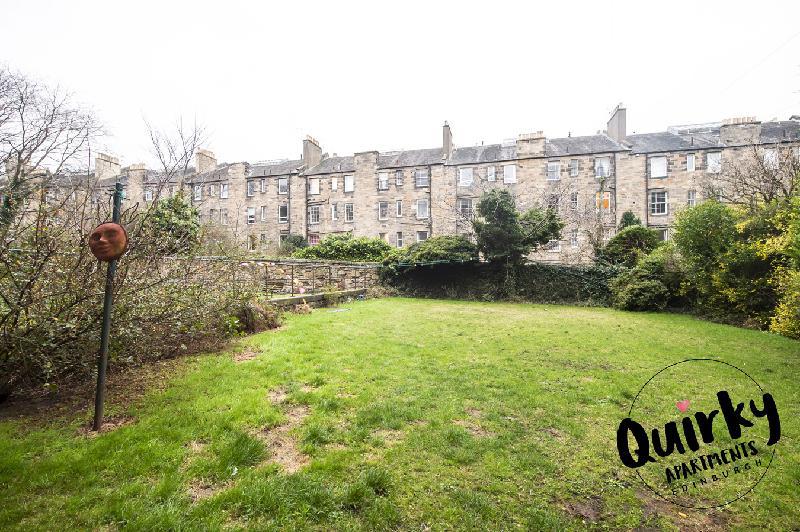 Edinburgh Luxury Central Apartment w/ Free Parking - image 6