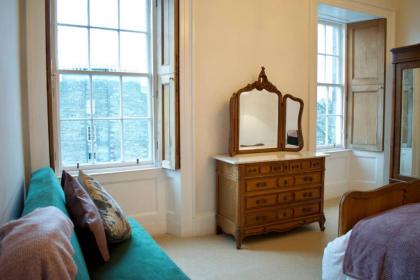 Traditional Luxury Apartment Sleeps 10 Guests - image 14
