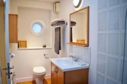 Unique Home In Vibrant Leith - image 1