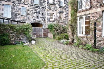 Unique Home In Vibrant Leith - image 10