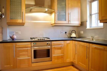 Unique Home In Vibrant Leith - image 13