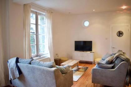 Unique Home In Vibrant Leith - image 14
