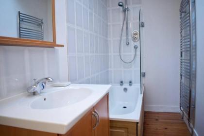 Unique Home In Vibrant Leith - image 16