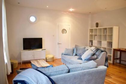 Unique Home In Vibrant Leith - image 19