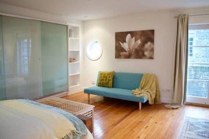 Unique Home In Vibrant Leith - image 8